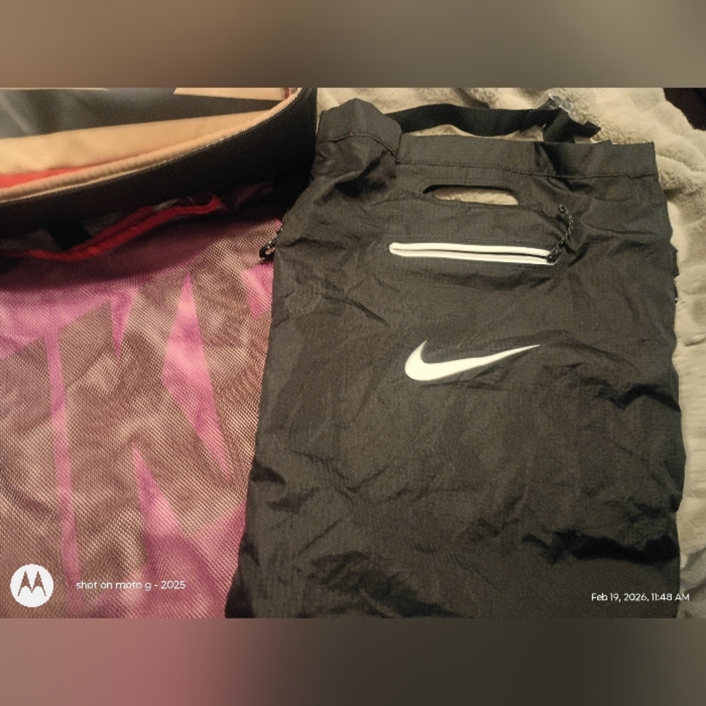 4 Nike purses/bags